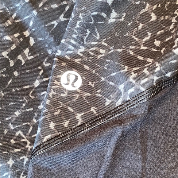 Lululemon Cropped Leggings 19”: Nulux Fabric - Picture 2 of 4